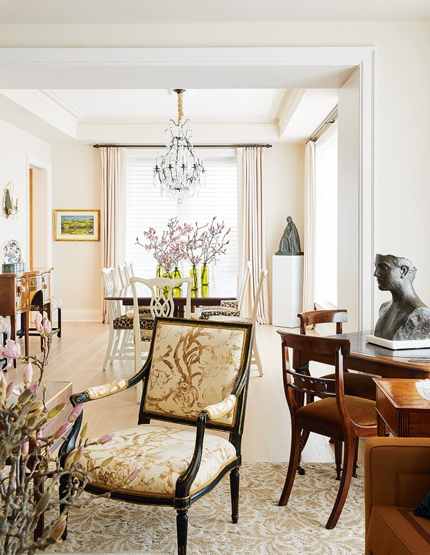An Antique-Filled Pied-à-Terre with Contemporary Flair